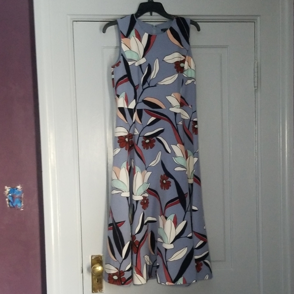 Ann Taylor Dresses & Skirts - Ann Taylor flower print sleaveless dress